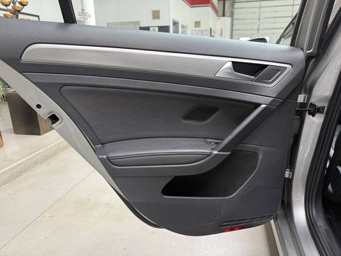 Used 2015 Volkswagen Golf 4-Door FWD image 12