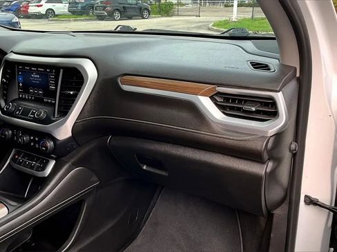 Used 2021 GMC Acadia SLE w/ Driver Convenience Package image 16