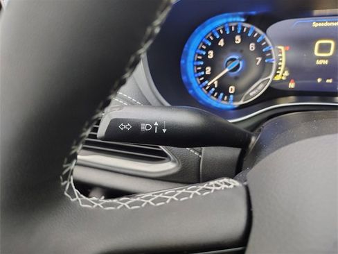 New 2026 Chrysler Pacifica Limited w/ Uconnect Theater Family Group image 22