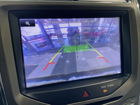 Used 2013 Lincoln MKX FWD image 16