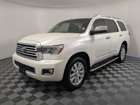 Used 2018 Toyota Sequoia Platinum image 2