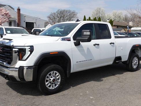 Used 2024 GMC Sierra 2500 Pro AWD/4WD image 2