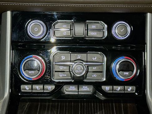 Used 2022 GMC Yukon XL Denali image 13