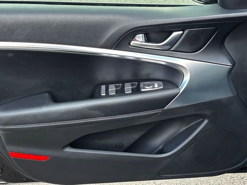 Used 2025 Genesis G70 2.5T image 11