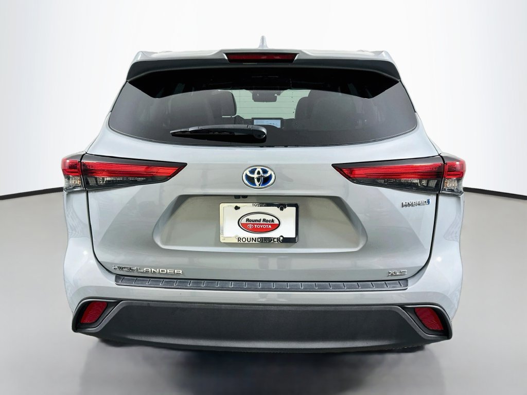 Used 2023 Toyota Highlander Bronze Edition FWD image 6
