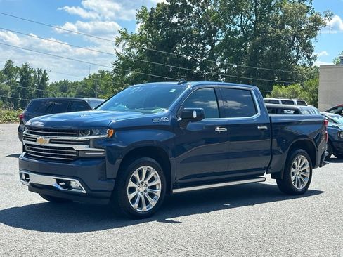 Used 2019 Chevrolet Silverado 1500 High Country w/ Technology Package AWD/4WD image 2