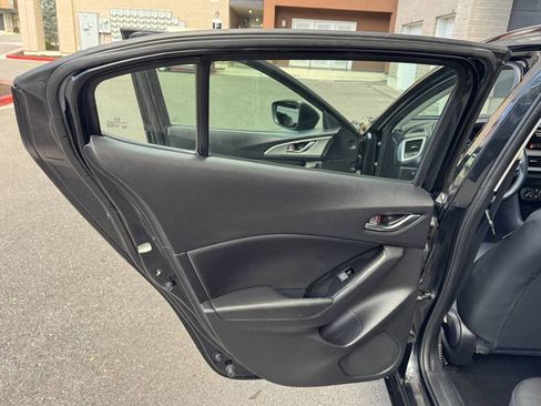 Used 2018 MAZDA MAZDA3 Sport FWD image 29