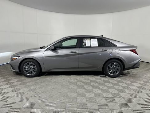 Certified 2024 Hyundai Elantra SEL FWD image 5