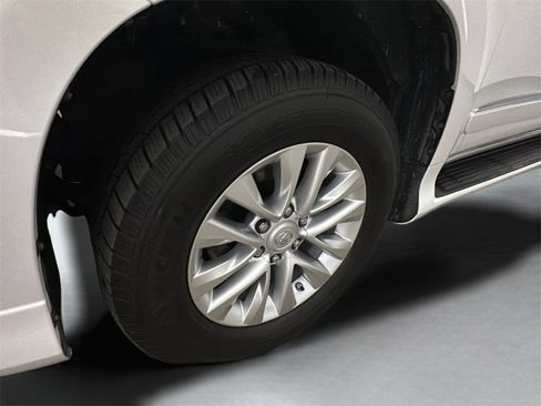 Used 2018 Lexus GX 460 Premium w/ Premium Package image 4