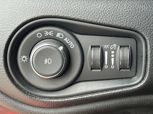 Used 2016 Jeep Renegade Trailhawk AWD/4WD image 24