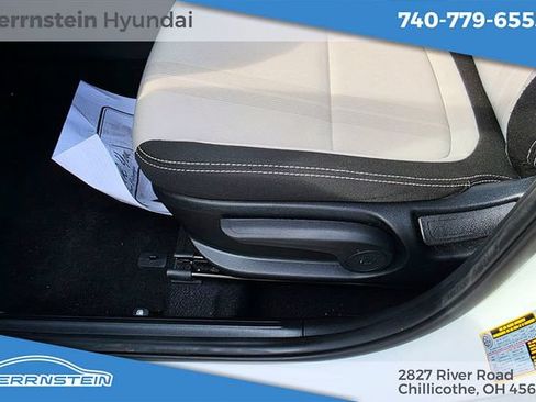 Used 2025 Hyundai Venue SEL FWD image 15