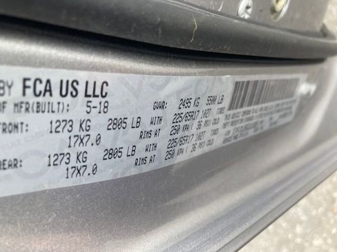 Used 2019 Jeep Cherokee Latitude Plus w/ Cold Weather Group AWD/4WD image 34