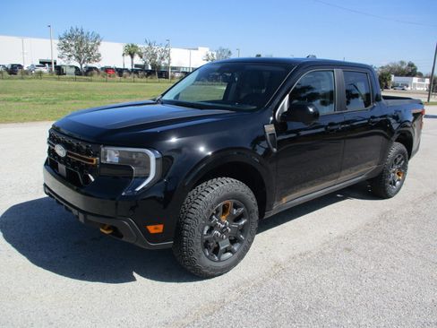 New 2025 Ford Maverick Tremor image 3