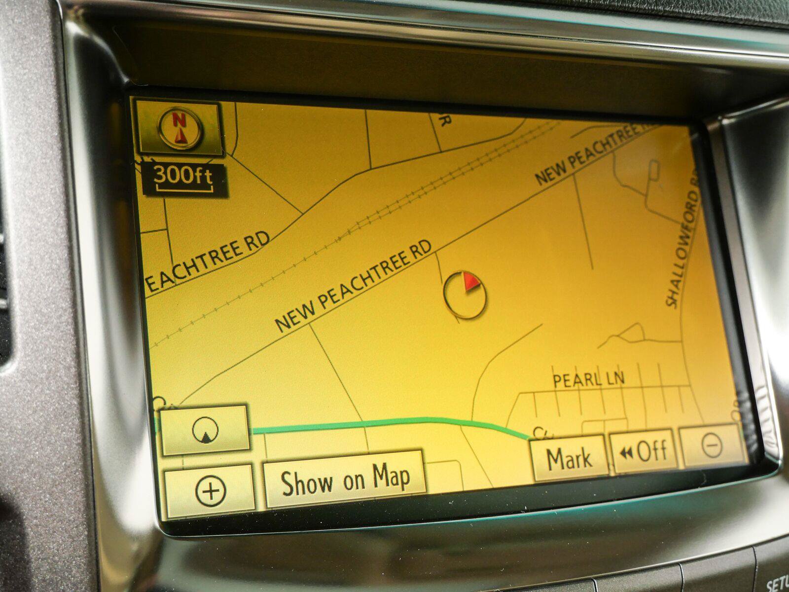 Used 2011 Lexus LX 570 4WD w/ Luxury Pkg image 16