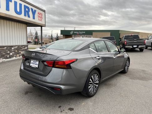 Used 2024 Nissan Altima 2.5 SV image 11