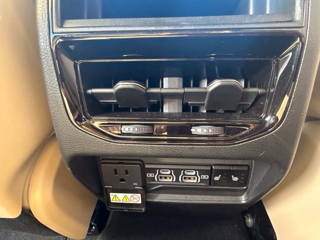 Used 2025 Jeep Grand Cherokee Limited AWD/4WD image 15