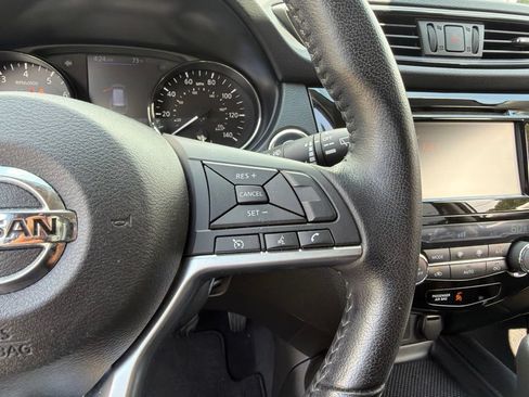 Used 2020 Nissan Rogue SV AWD/4WD image 17