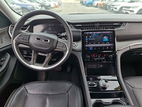 Used 2023 Jeep Grand Cherokee L Limited w/ Black Appearance Package image 22