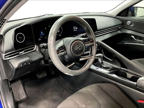 Used 2023 Hyundai Elantra SEL w/ Convenience Package image 16