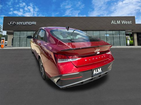 Used 2025 Hyundai Elantra Sport FWD image 7