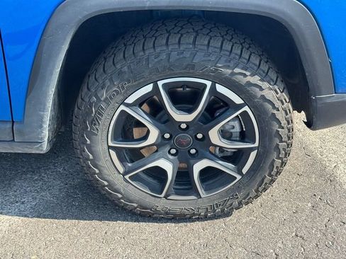 Certified 2025 Jeep Compass Trailhawk w/ Sun & Sound Group AWD/4WD image 9