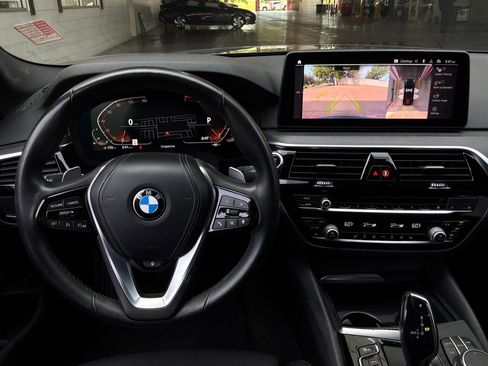 Used 2021 BMW 530i w/ Premium Package RWD image 15