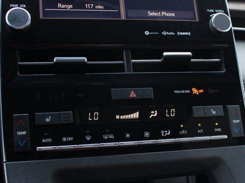 Used 2019 Toyota Avalon XLE image 28