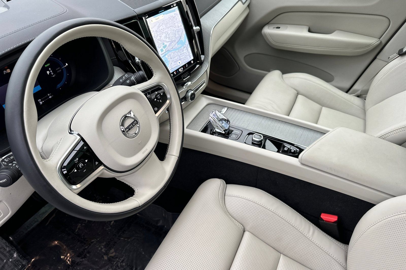 Used 2020 Volvo XC90 T8 Momentum w/ Protection Package AWD/4WD image 13