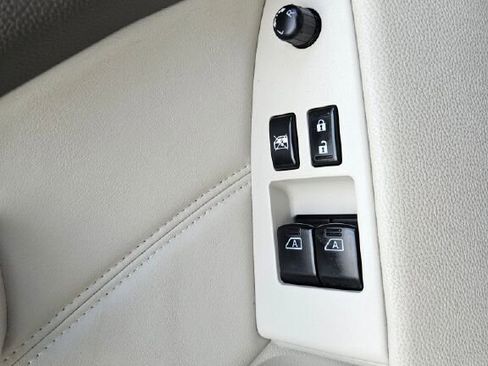 Used 2011 INFINITI G37 Journey w/ Premium Pkg image 23