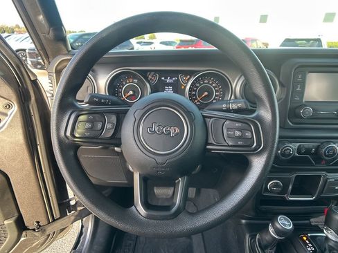 Used 2021 Jeep Gladiator Sport image 22