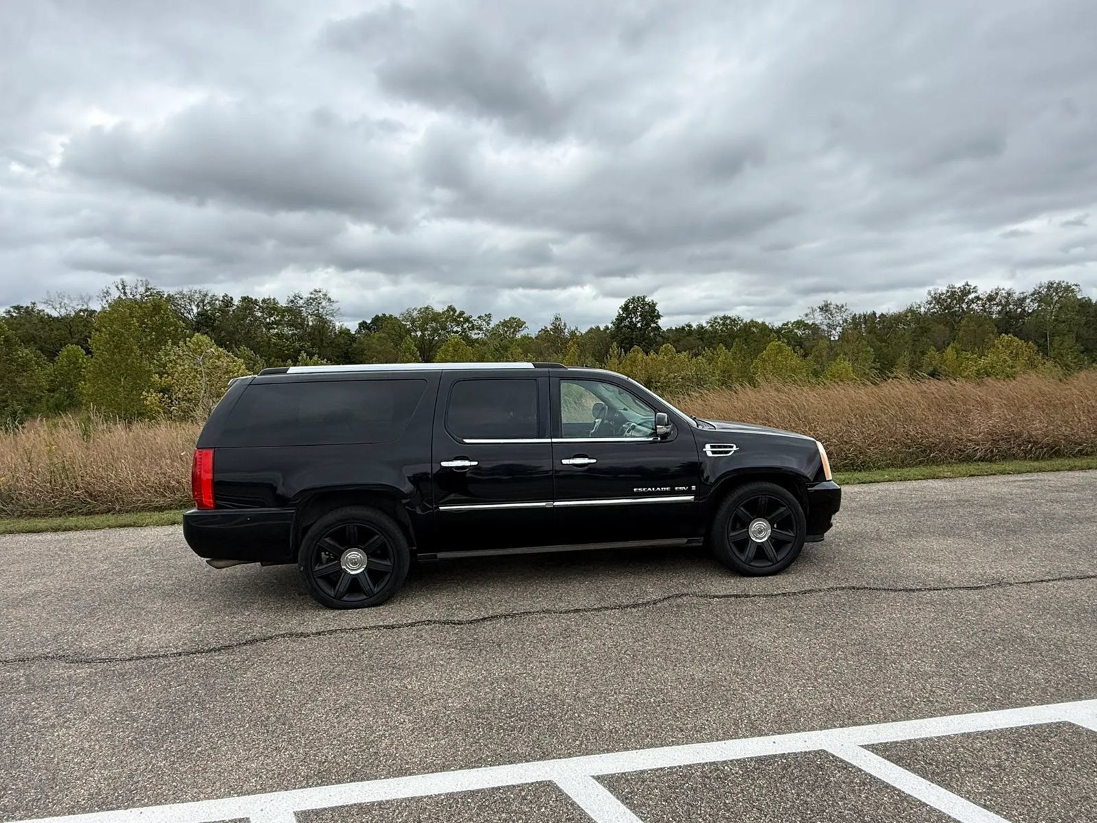 Used 2008 Cadillac Escalade ESV AWD image 2