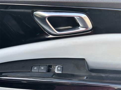 Certified 2022 Kia Carnival SX image 30