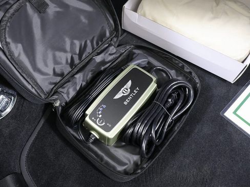 Used 2024 Bentley Flying Spur V8 image 55