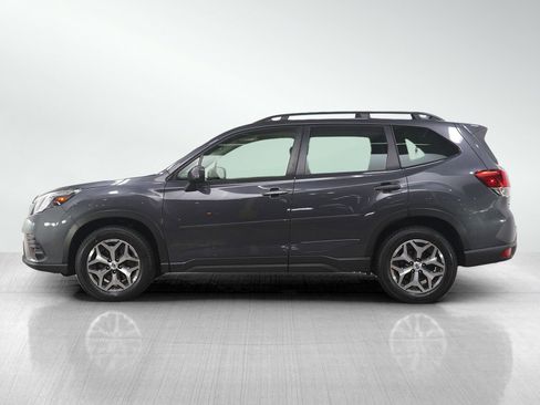 Used 2023 Subaru Forester Premium image 2