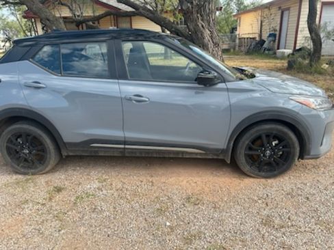Used 2023 Nissan Kicks SR image 2