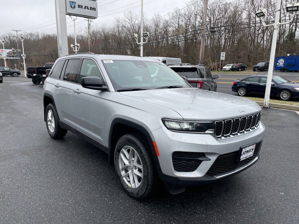 New 2026 Jeep Grand Cherokee Laredo X AWD/4WD image 2
