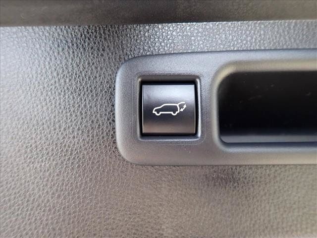 Used 2020 Toyota Highlander LE AWD/4WD image 9
