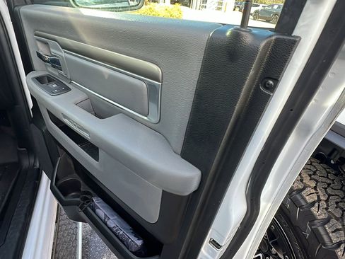 Used 2020 RAM 1500 Classic SLT w/ Luxury Group image 17