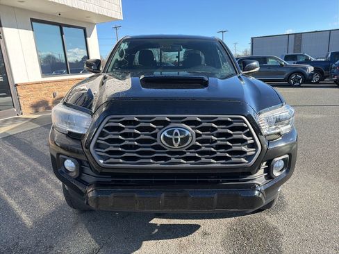 Used 2022 Toyota Tacoma TRD Sport w/ TRD Premium Sport Package image 10
