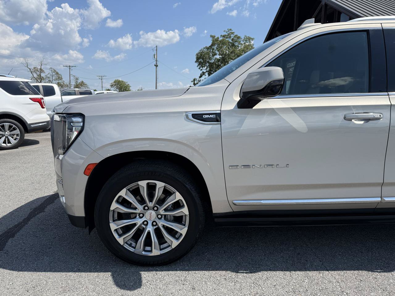 Used 2023 GMC Yukon XL Denali AWD/4WD image 41