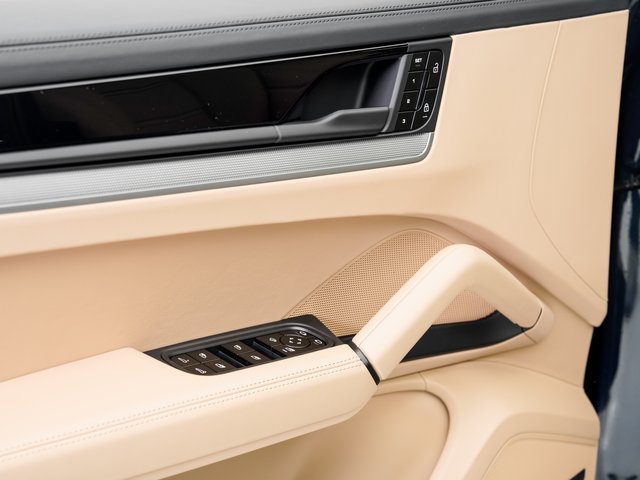 Certified 2026 Porsche Cayenne Coupe AWD/4WD image 8