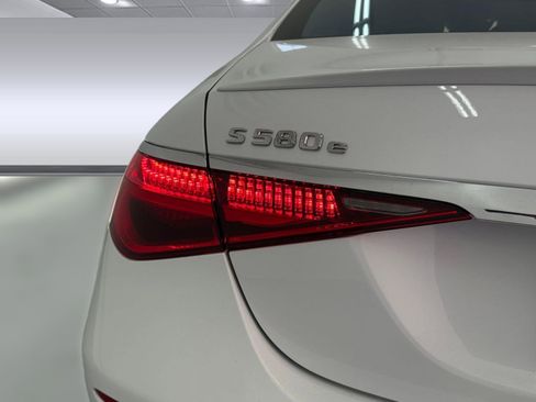 New 2026 Mercedes-Benz S 580e 4MATIC Sedan image 9