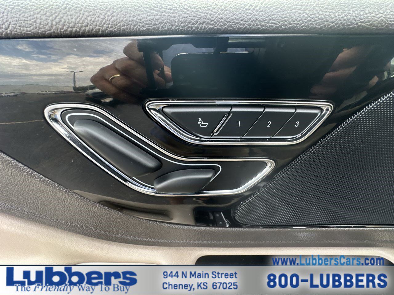 Used 2023 Lincoln Aviator 2WD w/ Premium Package image 12