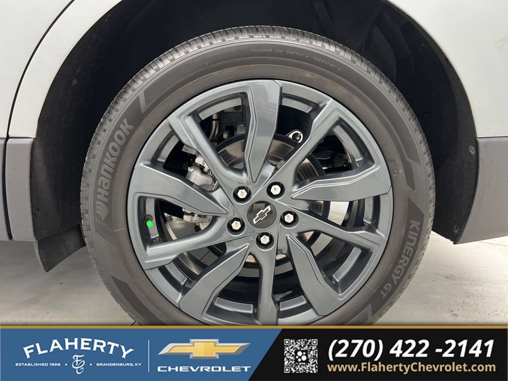Used 2023 Chevrolet Equinox RS w/ LPO, Floor Liner Package FWD image 19