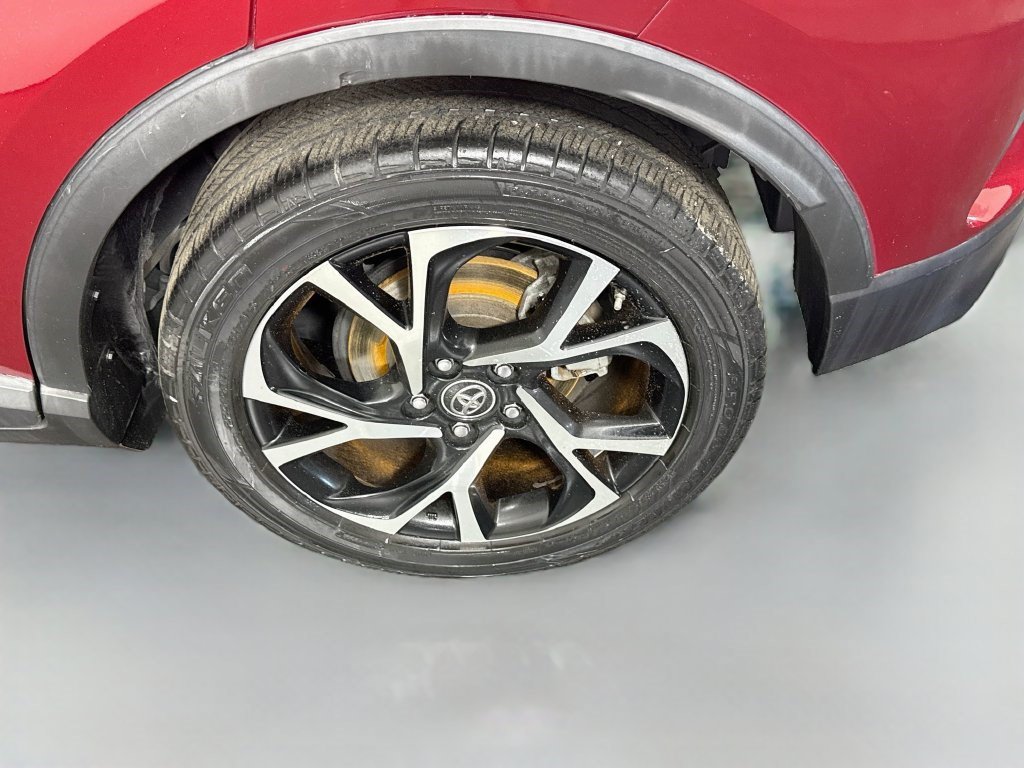 Used 2018 Toyota C-HR XLE FWD image 36