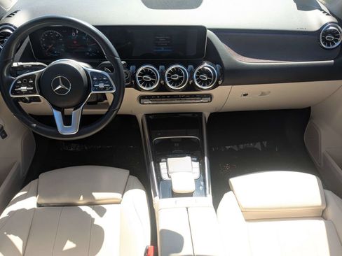 Used 2021 Mercedes-Benz GLA 250 4MATIC w/ Premium Package image 16