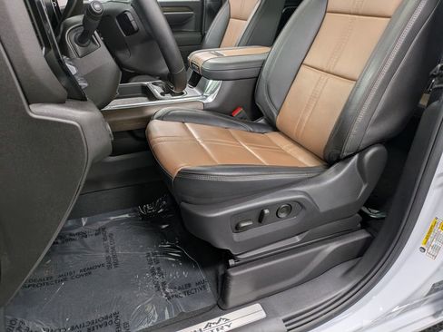 Used 2025 Chevrolet Silverado 2500 High Country w/ High Country Premium Package image 11