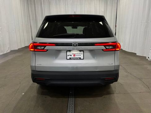 Certified 2024 Toyota Grand Highlander AWD image 5