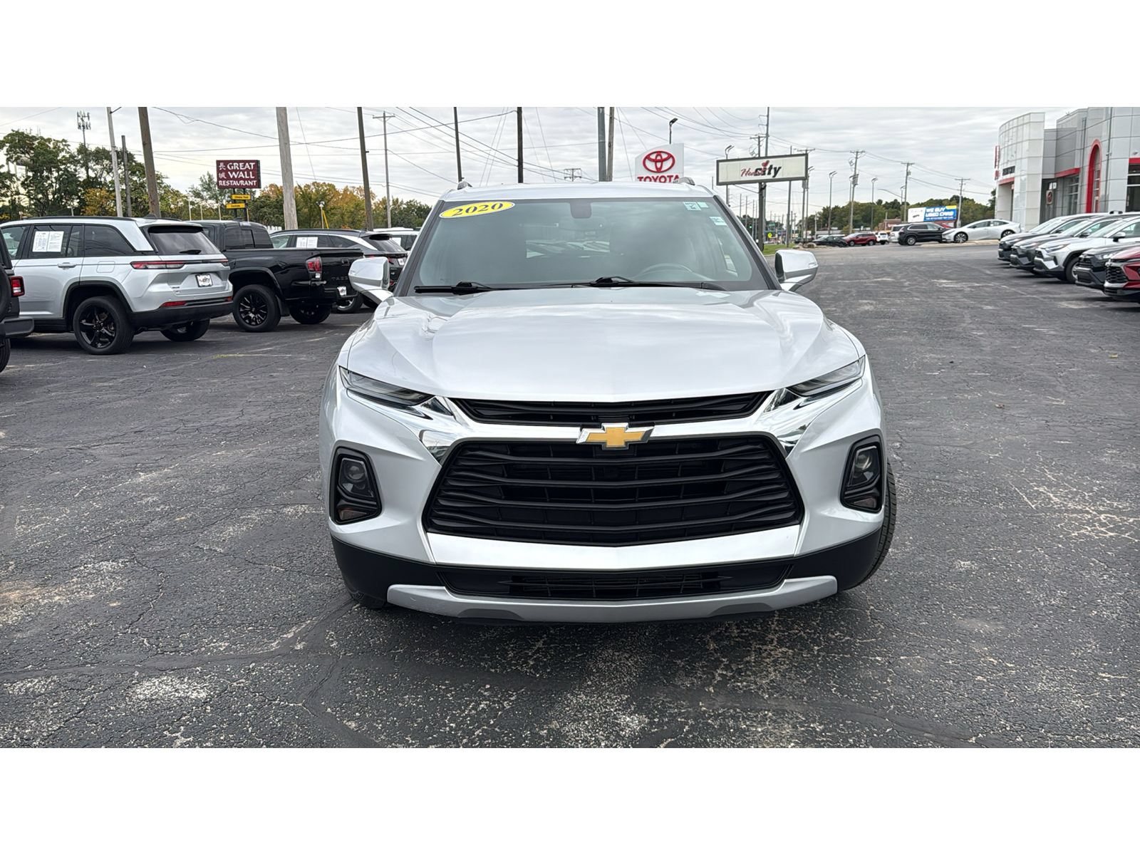 Used 2020 Chevrolet Blazer LT FWD image 2
