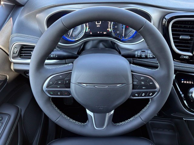 New 2027 Chrysler Pacifica Select AWD/4WD image 24